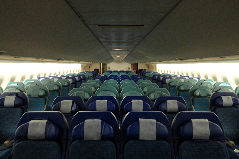 Interior de la clase Economy de un 747 de Cathay Pacific. Foto: Luke Lai